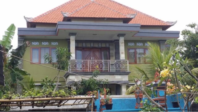 rumah dengan genteng karang pilang bambe surabaya